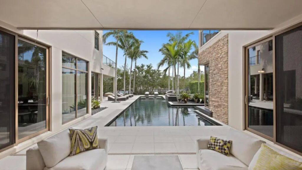 Inside Rory McIlroy’s $10M Florida Mansion: A Fortress of Privacy and Security
