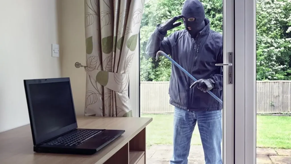 Criminologist Reveals Top 5 Mistakes That Invite Burglars