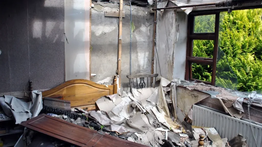 One dead in Maine home fire