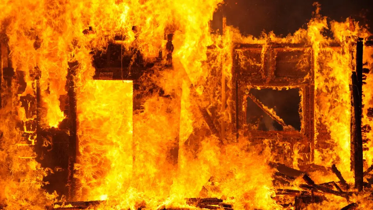 One dies in Florida house fire