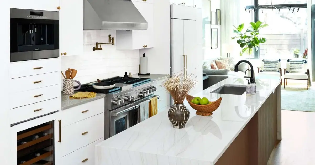 cleaning hacks for holiday visitors