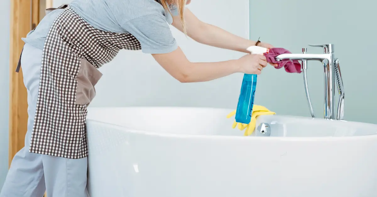 How to deep clean a bathtub