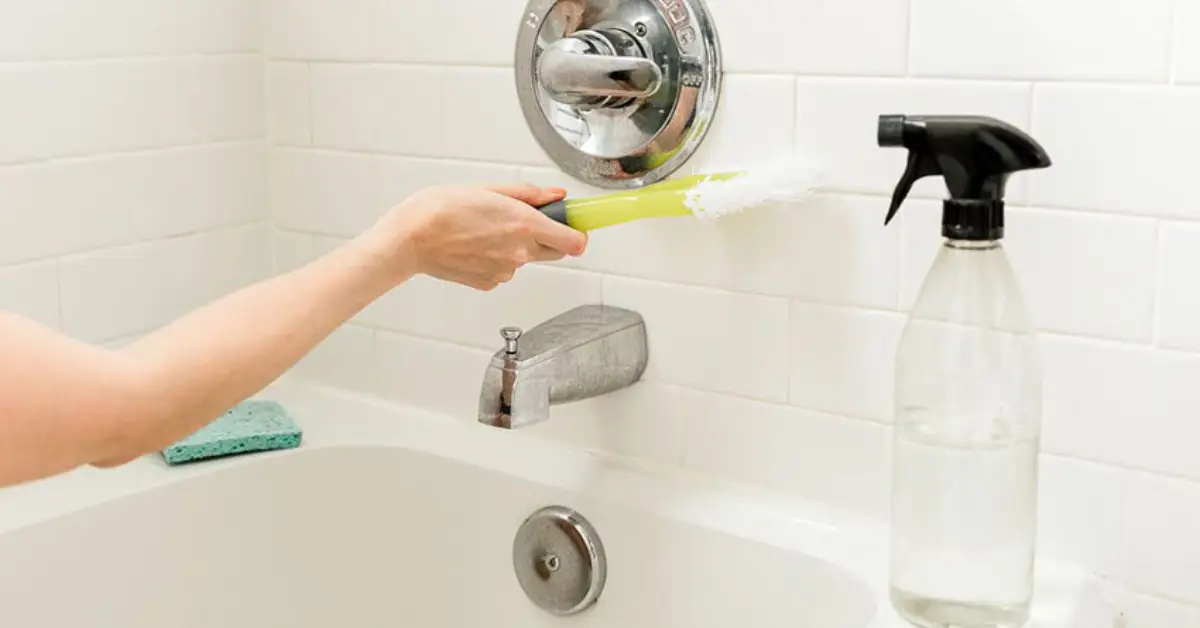 How to deep clean a bathtub