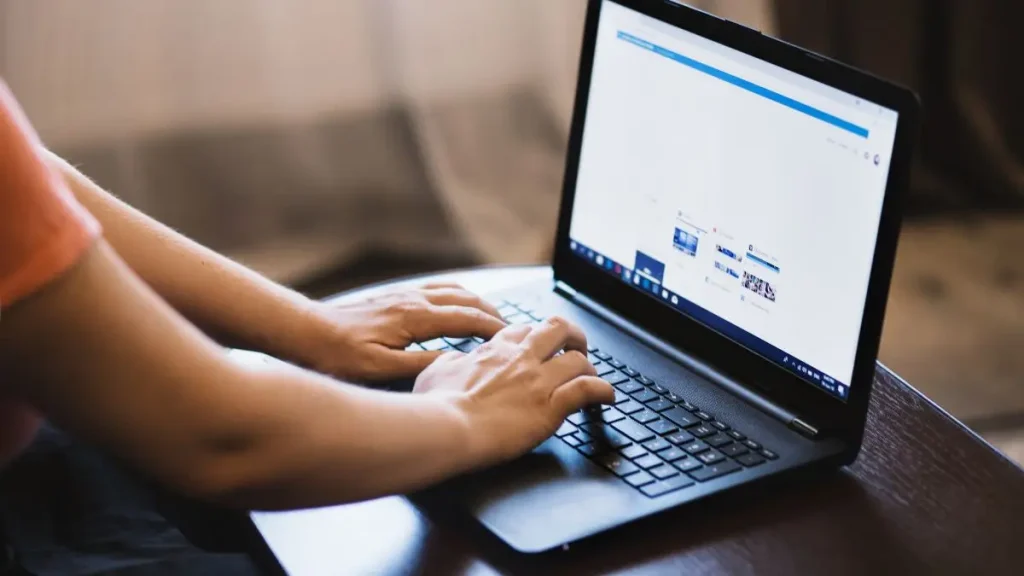 burglars use Social media to target homes