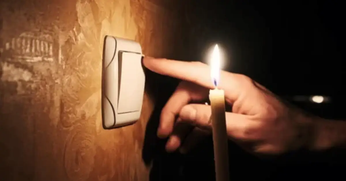 is it safe to leave a candle burning